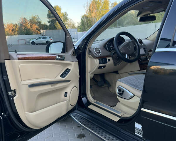 Черный Мерседес ГЛ-класс, объемом двигателя 4.7 л и пробегом 300 тыс. км за 8900 $, фото 16 на Automoto.ua