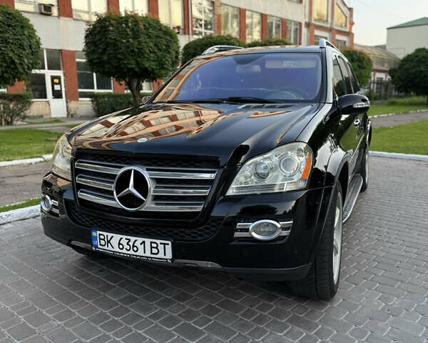 Черный Мерседес ГЛ-класс, объемом двигателя 4.7 л и пробегом 300 тыс. км за 8900 $, фото 2 на Automoto.ua