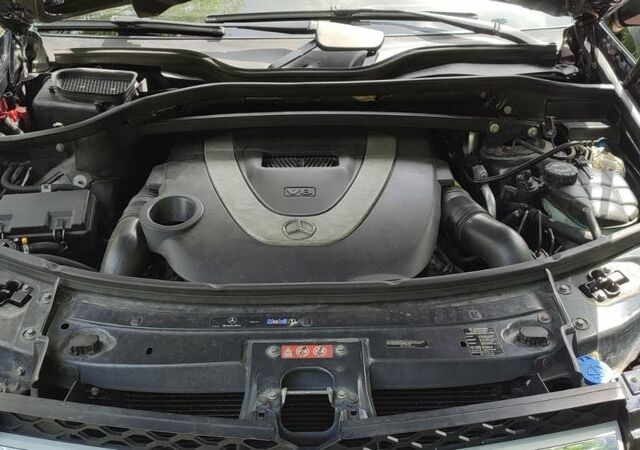 Черный Мерседес ГЛ-класс, объемом двигателя 5.5 л и пробегом 245 тыс. км за 17000 $, фото 18 на Automoto.ua