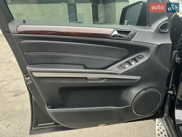 Черный Мерседес ГЛ-класс, объемом двигателя 4.66 л и пробегом 427 тыс. км за 10999 $, фото 6 на Automoto.ua