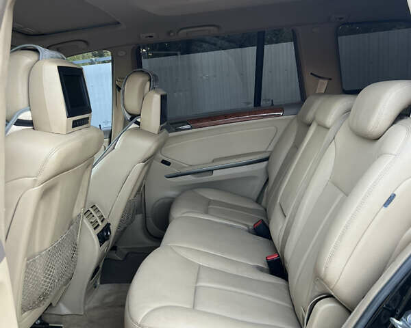 Черный Мерседес ГЛ-класс, объемом двигателя 4.7 л и пробегом 300 тыс. км за 8900 $, фото 29 на Automoto.ua