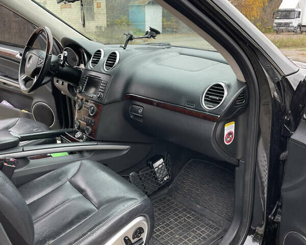 Черный Мерседес ГЛ-класс, объемом двигателя 5.46 л и пробегом 249 тыс. км за 10000 $, фото 10 на Automoto.ua