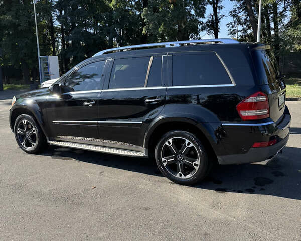 Черный Мерседес ГЛ-класс, объемом двигателя 5.46 л и пробегом 235 тыс. км за 12900 $, фото 1 на Automoto.ua