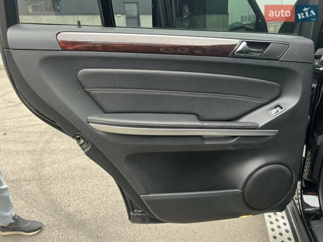 Черный Мерседес ГЛ-класс, объемом двигателя 4.66 л и пробегом 427 тыс. км за 10999 $, фото 16 на Automoto.ua