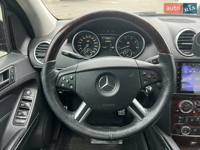 Черный Мерседес ГЛ-класс, объемом двигателя 4.66 л и пробегом 427 тыс. км за 10999 $, фото 11 на Automoto.ua