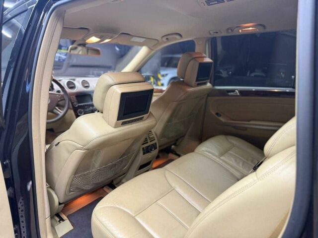 Черный Мерседес ГЛ-класс, объемом двигателя 4.7 л и пробегом 400 тыс. км за 10800 $, фото 17 на Automoto.ua