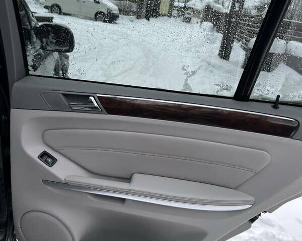 Черный Мерседес ГЛ-класс, объемом двигателя 5.46 л и пробегом 289 тыс. км за 13200 $, фото 15 на Automoto.ua