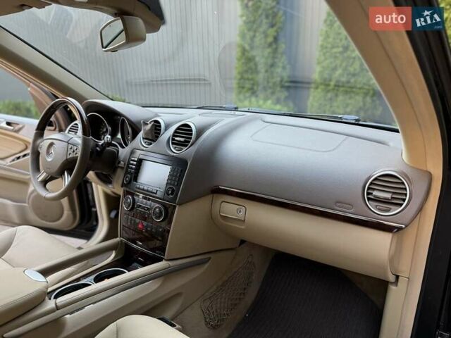 Черный Мерседес ГЛ-класс, объемом двигателя 5.46 л и пробегом 227 тыс. км за 10000 $, фото 60 на Automoto.ua