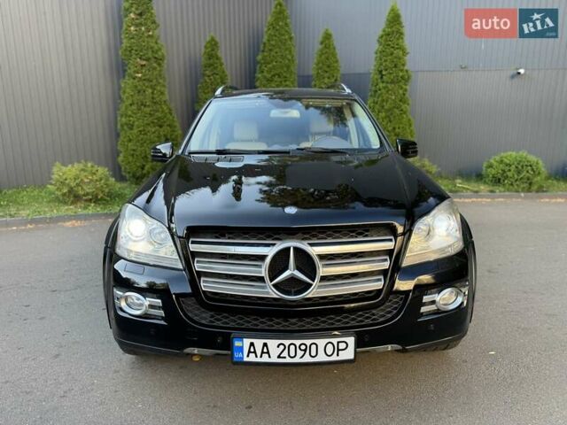Черный Мерседес ГЛ-класс, объемом двигателя 5.46 л и пробегом 227 тыс. км за 10000 $, фото 2 на Automoto.ua