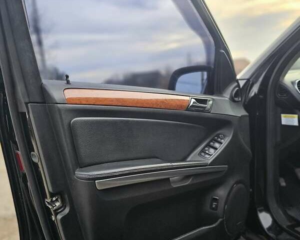 Чорний Мерседес ГЛ-Клас, об'ємом двигуна 4.66 л та пробігом 250 тис. км за 11000 $, фото 3 на Automoto.ua