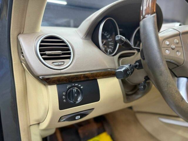 Черный Мерседес ГЛ-класс, объемом двигателя 4.7 л и пробегом 400 тыс. км за 10800 $, фото 21 на Automoto.ua