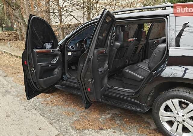 Чорний Мерседес ГЛ-Клас, об'ємом двигуна 4.66 л та пробігом 318 тис. км за 8900 $, фото 13 на Automoto.ua