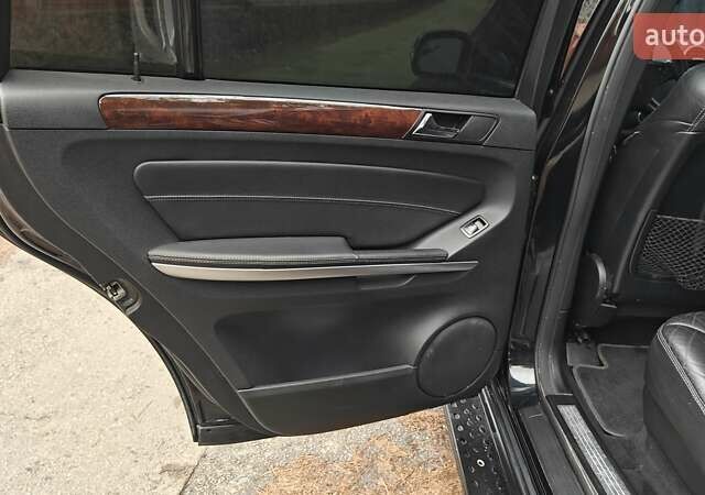 Чорний Мерседес ГЛ-Клас, об'ємом двигуна 4.66 л та пробігом 318 тис. км за 8900 $, фото 26 на Automoto.ua