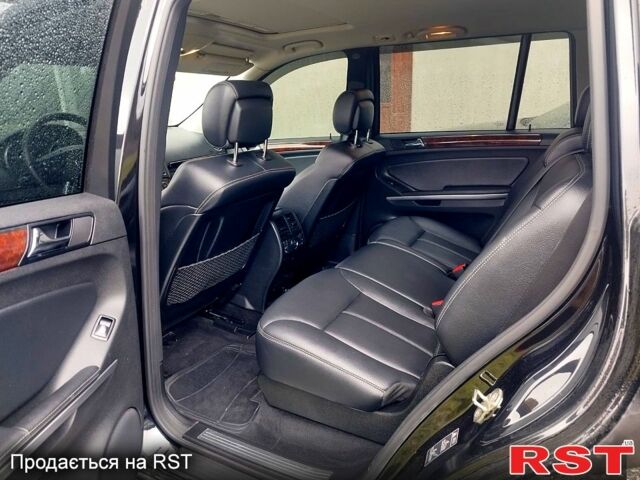 Черный Мерседес ГЛ-класс, объемом двигателя 3 л и пробегом 250 тыс. км за 14000 $, фото 2 на Automoto.ua