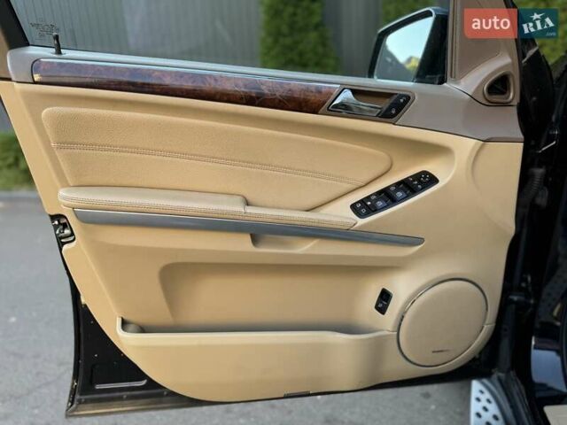 Черный Мерседес ГЛ-класс, объемом двигателя 5.46 л и пробегом 227 тыс. км за 10000 $, фото 24 на Automoto.ua