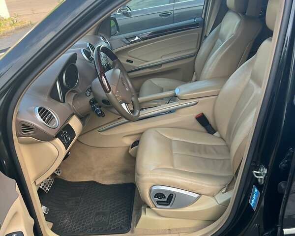 Чорний Мерседес ГЛ-Клас, об'ємом двигуна 5.46 л та пробігом 312 тис. км за 28000 $, фото 12 на Automoto.ua