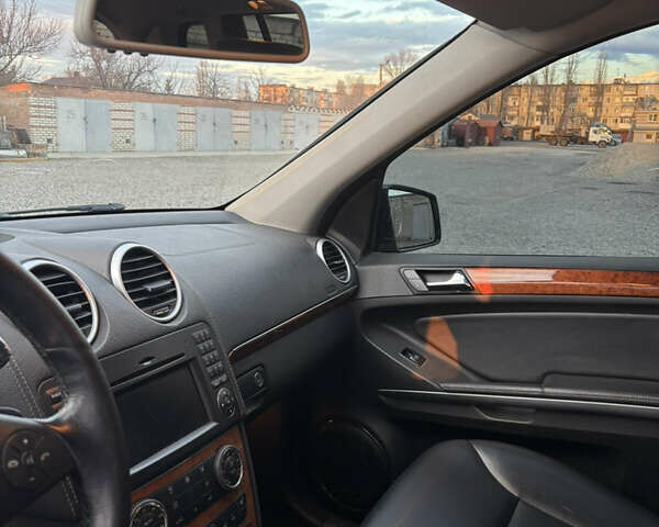Черный Мерседес ГЛ-класс, объемом двигателя 4.66 л и пробегом 205 тыс. км за 15500 $, фото 19 на Automoto.ua