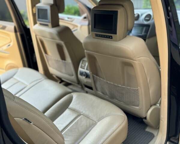 Черный Мерседес ГЛ-класс, объемом двигателя 5.46 л и пробегом 227 тыс. км за 10000 $, фото 52 на Automoto.ua