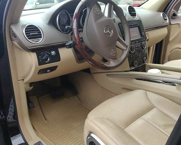 Черный Мерседес ГЛ-класс, объемом двигателя 5.46 л и пробегом 387 тыс. км за 13300 $, фото 3 на Automoto.ua