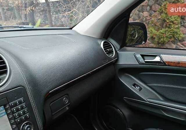 Чорний Мерседес ГЛ-Клас, об'ємом двигуна 4.66 л та пробігом 318 тис. км за 8900 $, фото 17 на Automoto.ua