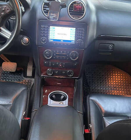 Черный Мерседес ГЛ-класс, объемом двигателя 4.66 л и пробегом 238 тыс. км за 11900 $, фото 6 на Automoto.ua