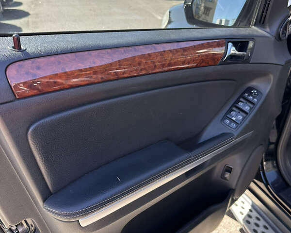 Черный Мерседес ГЛ-класс, объемом двигателя 4.66 л и пробегом 249 тыс. км за 12499 $, фото 12 на Automoto.ua