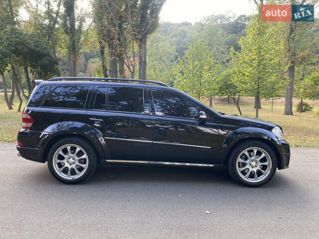 Черный Мерседес ГЛ-класс, объемом двигателя 5.46 л и пробегом 127 тыс. км за 16000 $, фото 1 на Automoto.ua