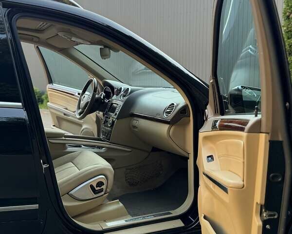 Черный Мерседес ГЛ-класс, объемом двигателя 5.46 л и пробегом 227 тыс. км за 10000 $, фото 55 на Automoto.ua