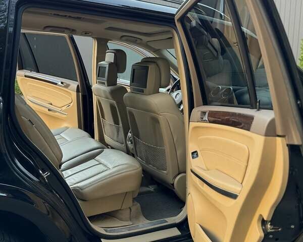 Черный Мерседес ГЛ-класс, объемом двигателя 5.46 л и пробегом 227 тыс. км за 10000 $, фото 51 на Automoto.ua