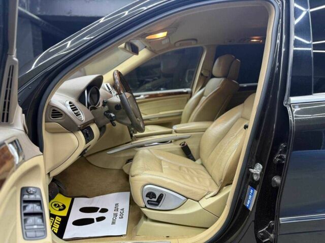 Черный Мерседес ГЛ-класс, объемом двигателя 4.7 л и пробегом 400 тыс. км за 10800 $, фото 22 на Automoto.ua