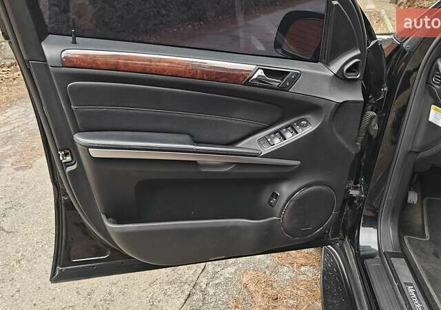 Чорний Мерседес ГЛ-Клас, об'ємом двигуна 4.66 л та пробігом 318 тис. км за 8900 $, фото 20 на Automoto.ua