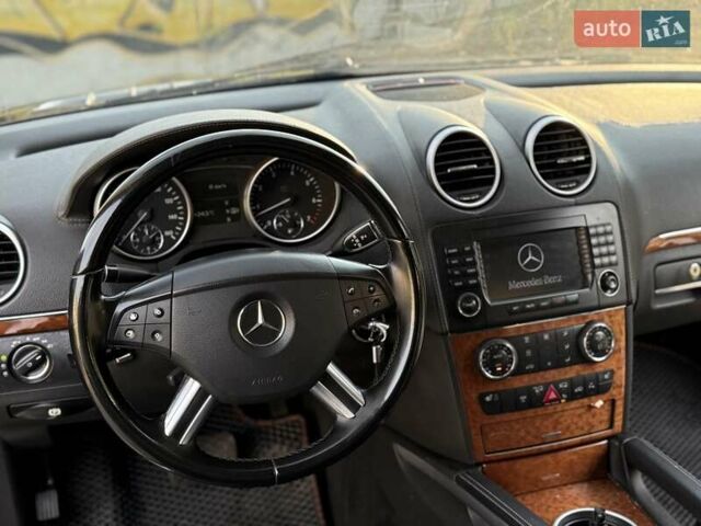 Чорний Мерседес ГЛ-Клас, об'ємом двигуна 4.66 л та пробігом 320 тис. км за 10000 $, фото 12 на Automoto.ua