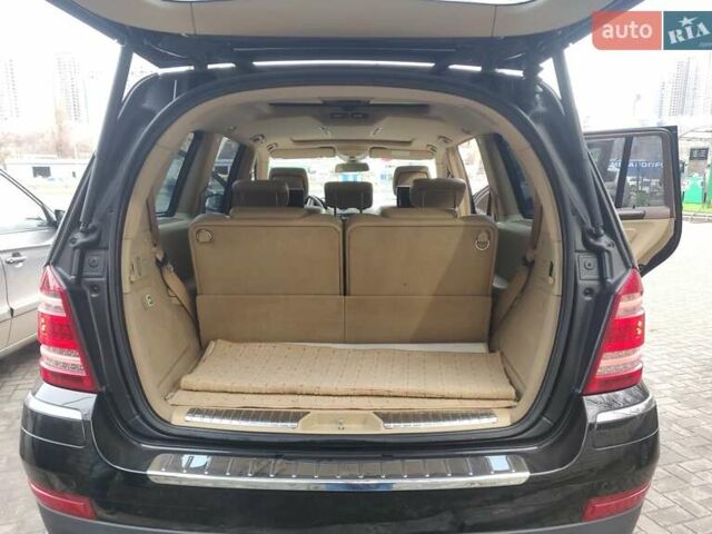 Черный Мерседес ГЛ-класс, объемом двигателя 5.46 л и пробегом 387 тыс. км за 13300 $, фото 2 на Automoto.ua