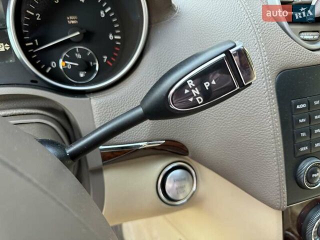 Черный Мерседес ГЛ-класс, объемом двигателя 5.46 л и пробегом 227 тыс. км за 10000 $, фото 38 на Automoto.ua