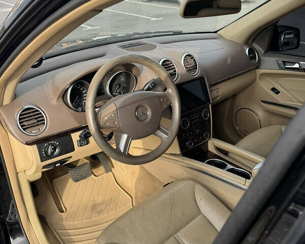 Чорний Мерседес ГЛ-Клас, об'ємом двигуна 5.46 л та пробігом 286 тис. км за 10600 $, фото 10 на Automoto.ua