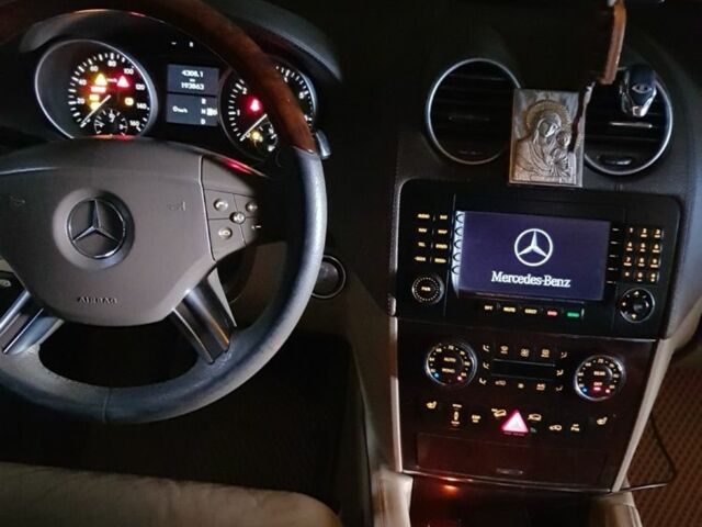 Черный Мерседес ГЛ-класс, объемом двигателя 5.5 л и пробегом 193 тыс. км за 14000 $, фото 5 на Automoto.ua