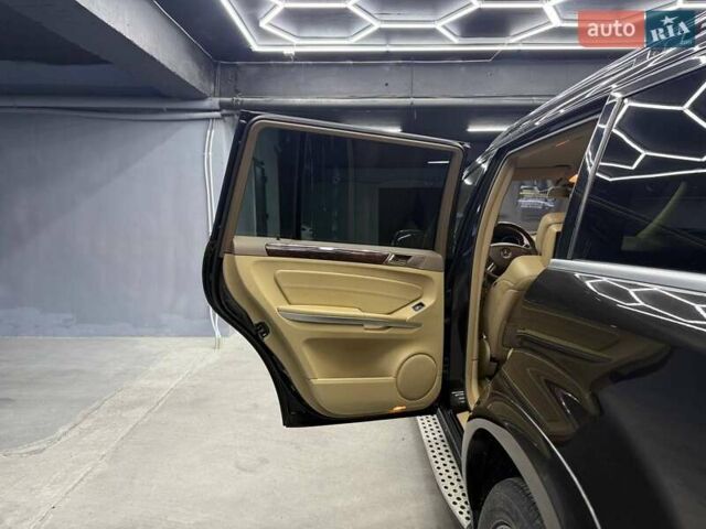 Мерседес ГЛ-класс 2008 в Черновцах на Automoto.ua Черный Мерседес ГЛ-класс, объемом двигателя 4.66 л и пробегом 400 тыс. км за 10800 $, фото 18 на Automoto.ua