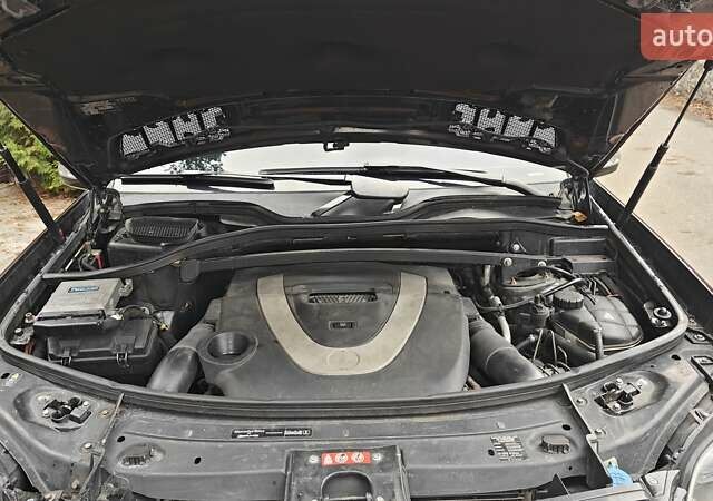 Чорний Мерседес ГЛ-Клас, об'ємом двигуна 4.66 л та пробігом 318 тис. км за 8900 $, фото 33 на Automoto.ua