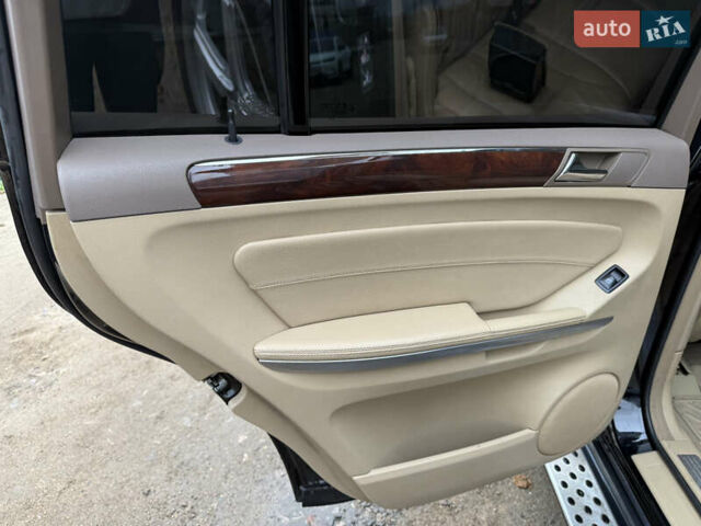 Черный Мерседес ГЛ-класс, объемом двигателя 5.46 л и пробегом 240 тыс. км за 6500 $, фото 15 на Automoto.ua