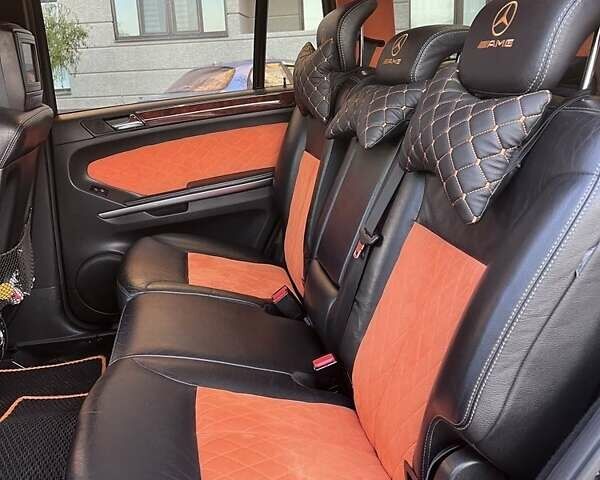 Черный Мерседес ГЛ-класс, объемом двигателя 5.5 л и пробегом 350 тыс. км за 21000 $, фото 4 на Automoto.ua