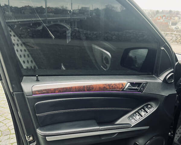 Чорний Мерседес ГЛ-Клас, об'ємом двигуна 5.46 л та пробігом 240 тис. км за 14999 $, фото 10 на Automoto.ua