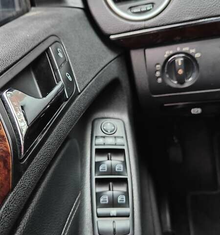 Чорний Мерседес ГЛ-Клас, об'ємом двигуна 4.66 л та пробігом 318 тис. км за 8900 $, фото 19 на Automoto.ua