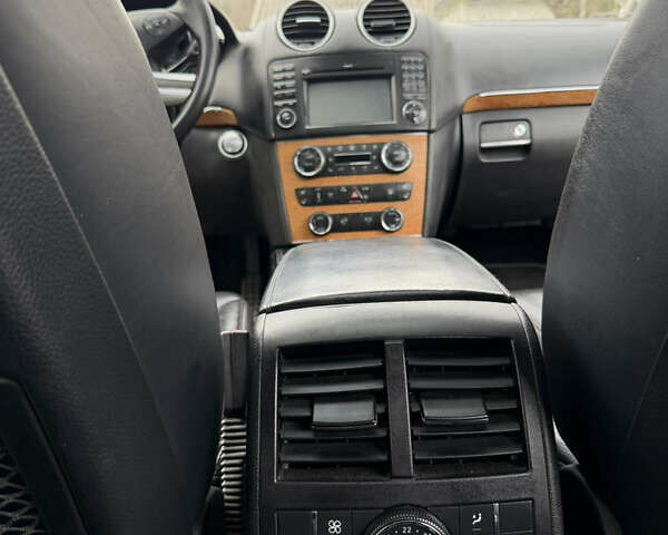 Чорний Мерседес ГЛ-Клас, об'ємом двигуна 4 л та пробігом 320 тис. км за 14999 $, фото 18 на Automoto.ua