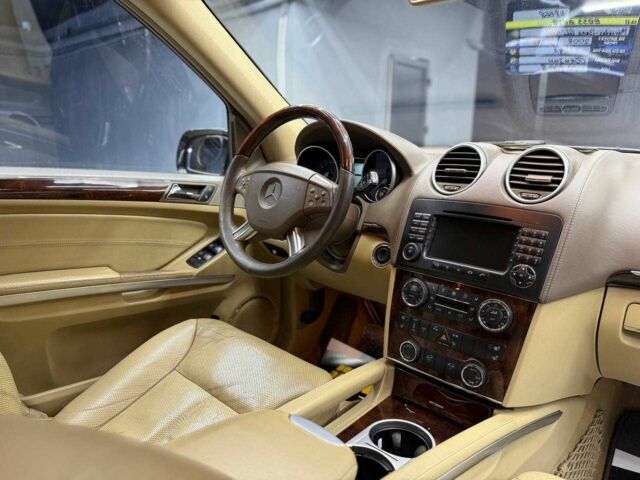 Черный Мерседес ГЛ-класс, объемом двигателя 4.7 л и пробегом 400 тыс. км за 10800 $, фото 6 на Automoto.ua