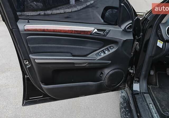 Чорний Мерседес ГЛ-Клас, об'ємом двигуна 4.66 л та пробігом 318 тис. км за 8900 $, фото 16 на Automoto.ua