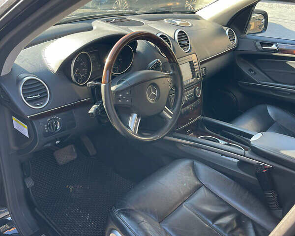 Черный Мерседес ГЛ-класс, объемом двигателя 5.46 л и пробегом 196 тыс. км за 12000 $, фото 9 на Automoto.ua