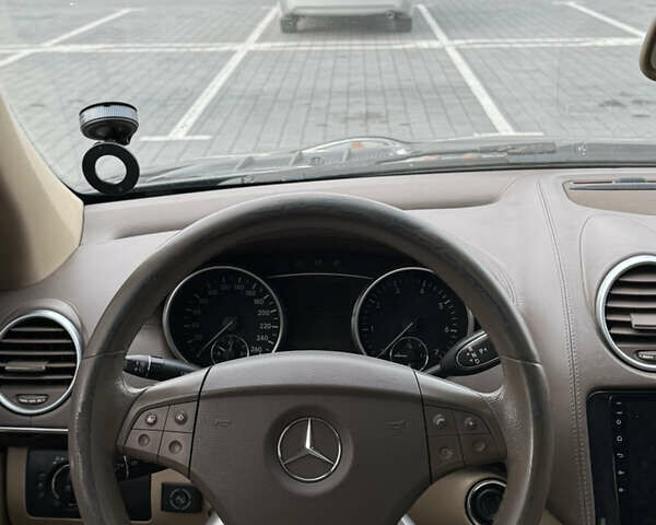 Чорний Мерседес ГЛ-Клас, об'ємом двигуна 5.46 л та пробігом 286 тис. км за 10600 $, фото 15 на Automoto.ua