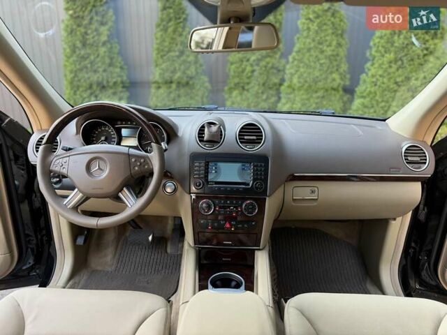 Черный Мерседес ГЛ-класс, объемом двигателя 5.46 л и пробегом 227 тыс. км за 10000 $, фото 36 на Automoto.ua