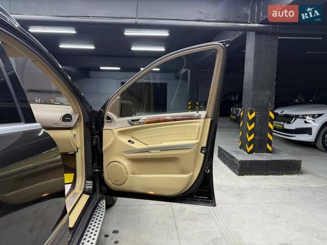 Мерседес ГЛ-класс 2008 в Черновцах на Automoto.ua Черный Мерседес ГЛ-класс, объемом двигателя 4.66 л и пробегом 400 тыс. км за 10800 $, фото 10 на Automoto.ua