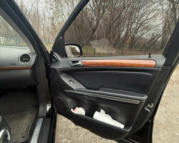 Чорний Мерседес ГЛ-Клас, об'ємом двигуна 4.7 л та пробігом 291 тис. км за 9600 $, фото 10 на Automoto.ua